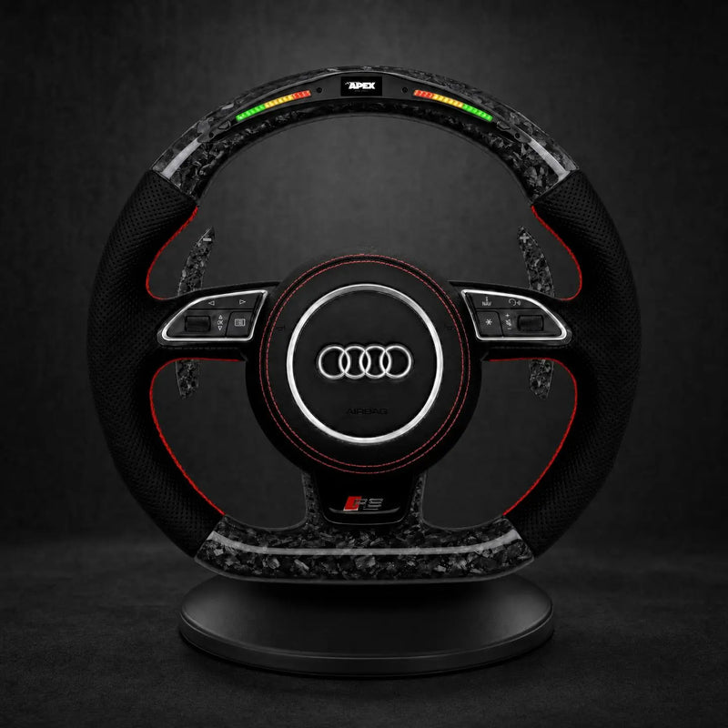 Volant Apex Studio en carbone forgé avec barre LED shift light et surpiqûres rouges — Audi RS6, RS7 — volant sur mesure Apex Studio