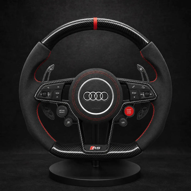 Volant personnalisé Audi TT RS — alcantara noir, surpiqûres rouges, carbone — volant sur mesure Apex Studio