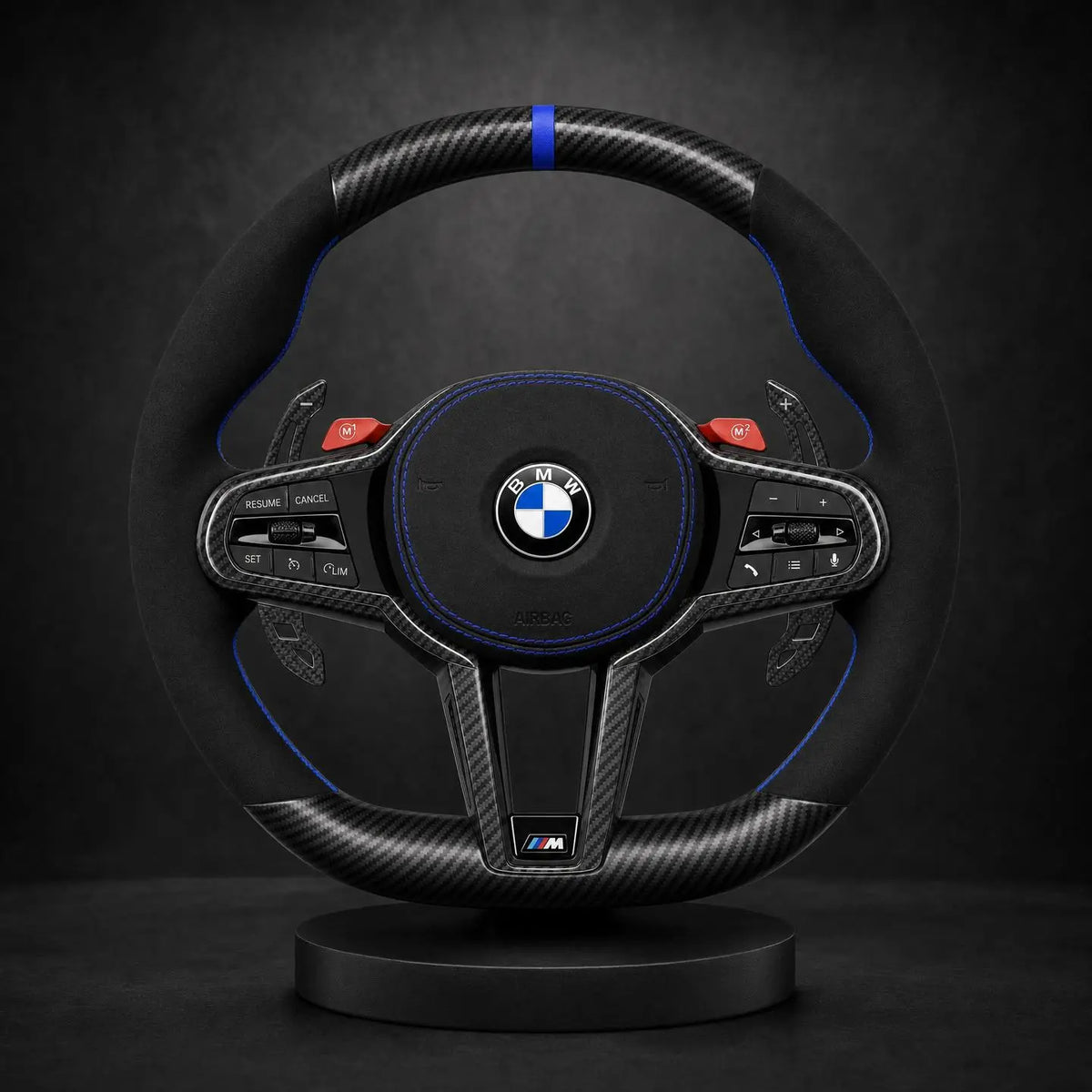 Volant personnalisé BMW Série G LCI carbone twill brillant et Alcantara noir, piping et rappel 12h bleu