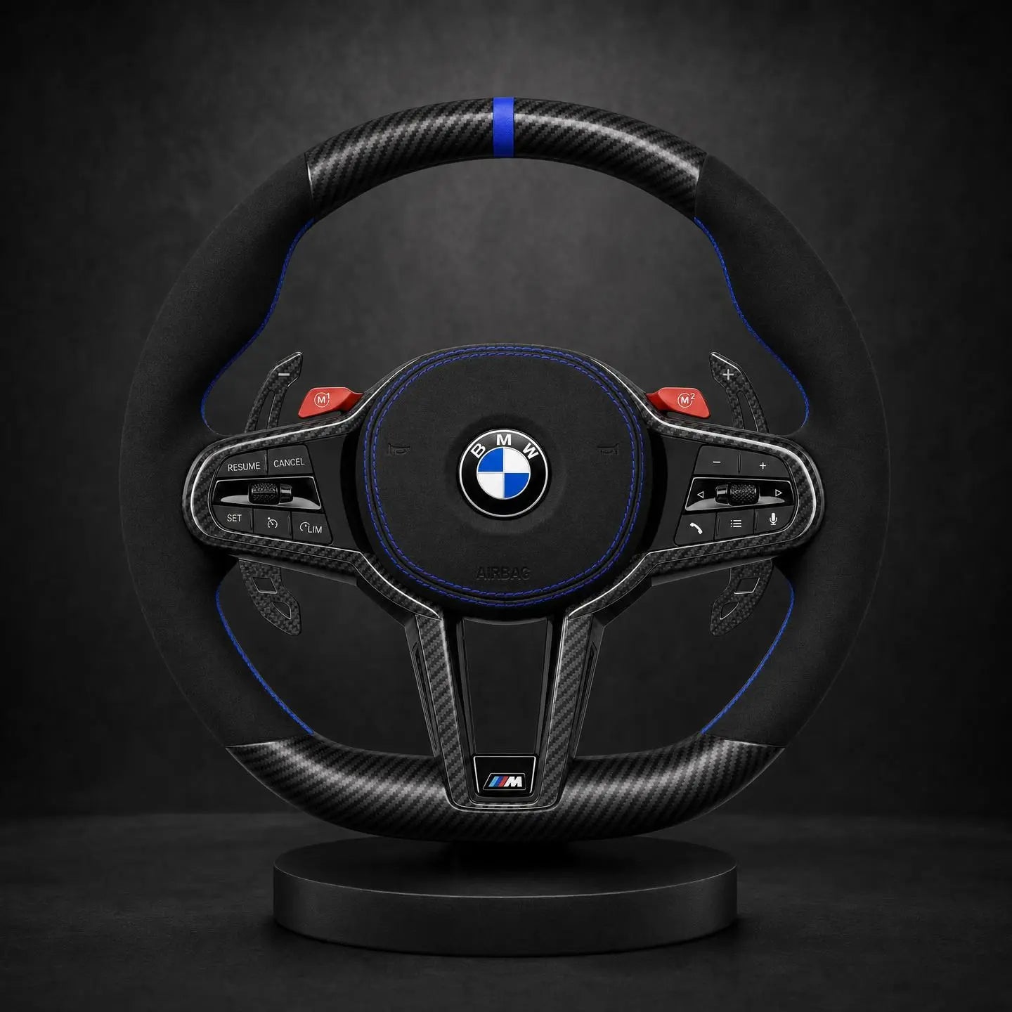 Volant personnalisé BMW Série G LCI carbone twill brillant et Alcantara noir, piping et rappel 12h bleu